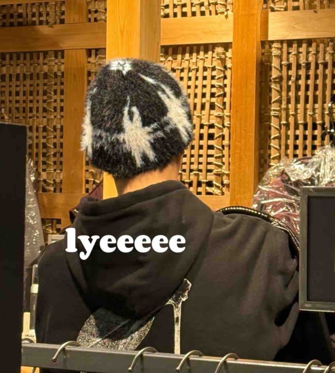 Hao shows another 2 products from HARE today🤣He looks so focused