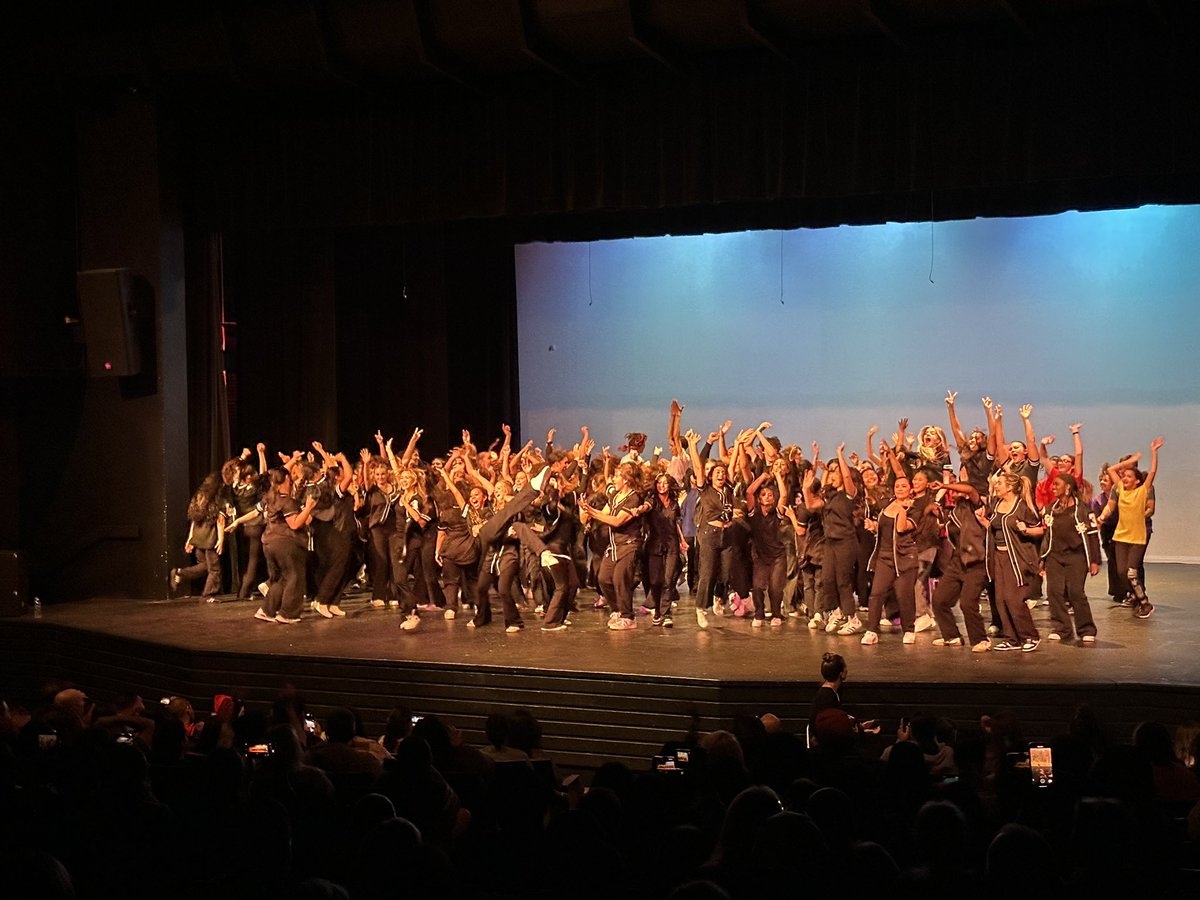 ElCaminoHighSch's tweet photo. Stellar performances from Choir, Dance, and Orchestra!!
#destinationOside
@OsideUSD https://t.co/KK3Xq9dV3t