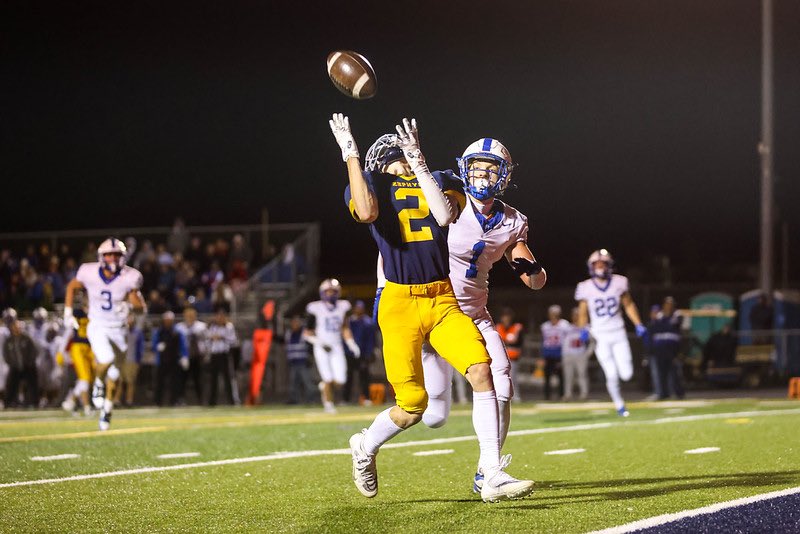 JoeyPipes11's tweet photo. Coaches just a reminder I put up these numbers Vs a Division 1 corner

3 receptions 
173 yards 
3 touchdowns 

https://t.co/rBzRIEB30e https://t.co/955CLhlzky