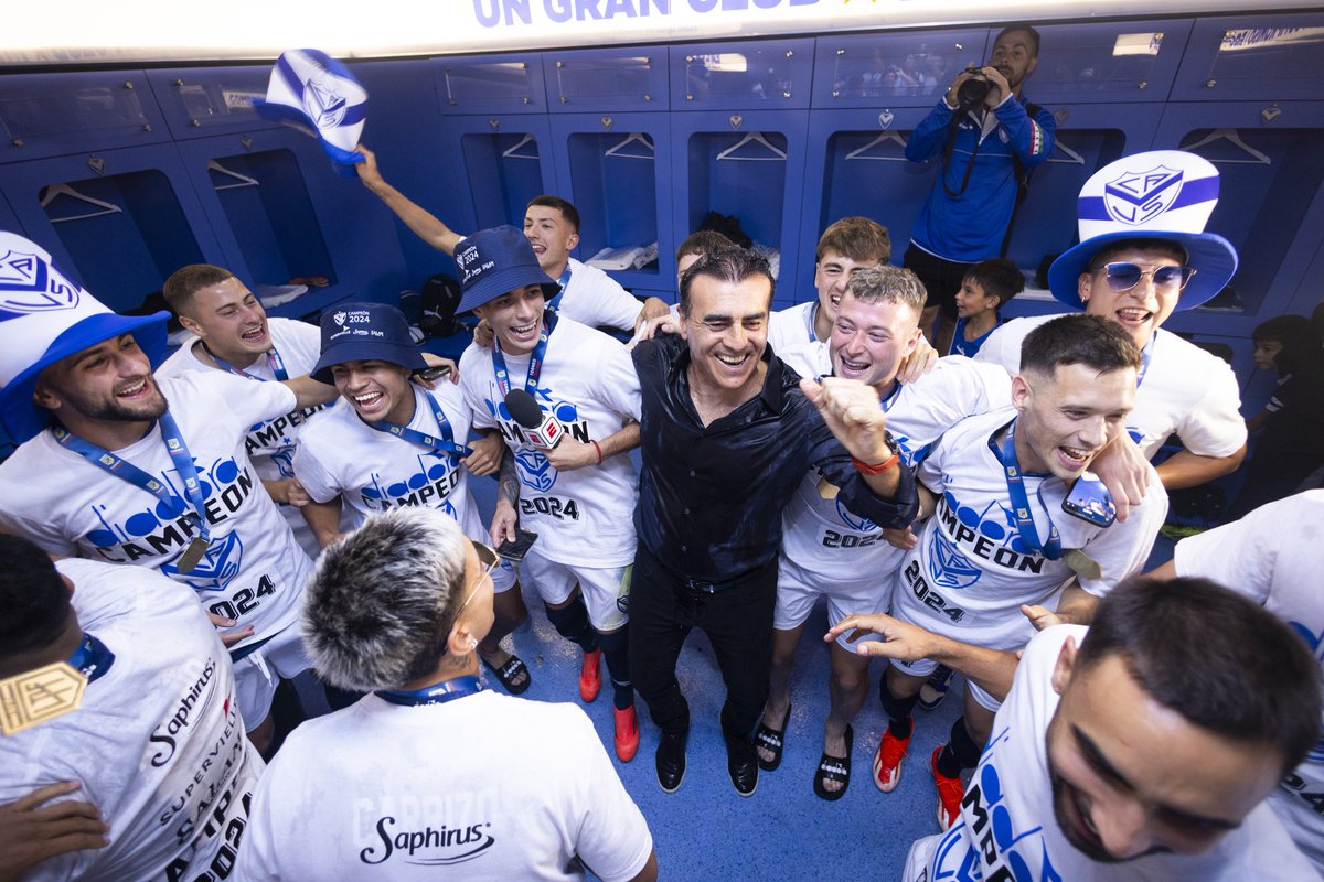 Velez's tweet photo. ES EL EQUIPO DEL PROFESOR. https://t.co/v09ZH8rrvU