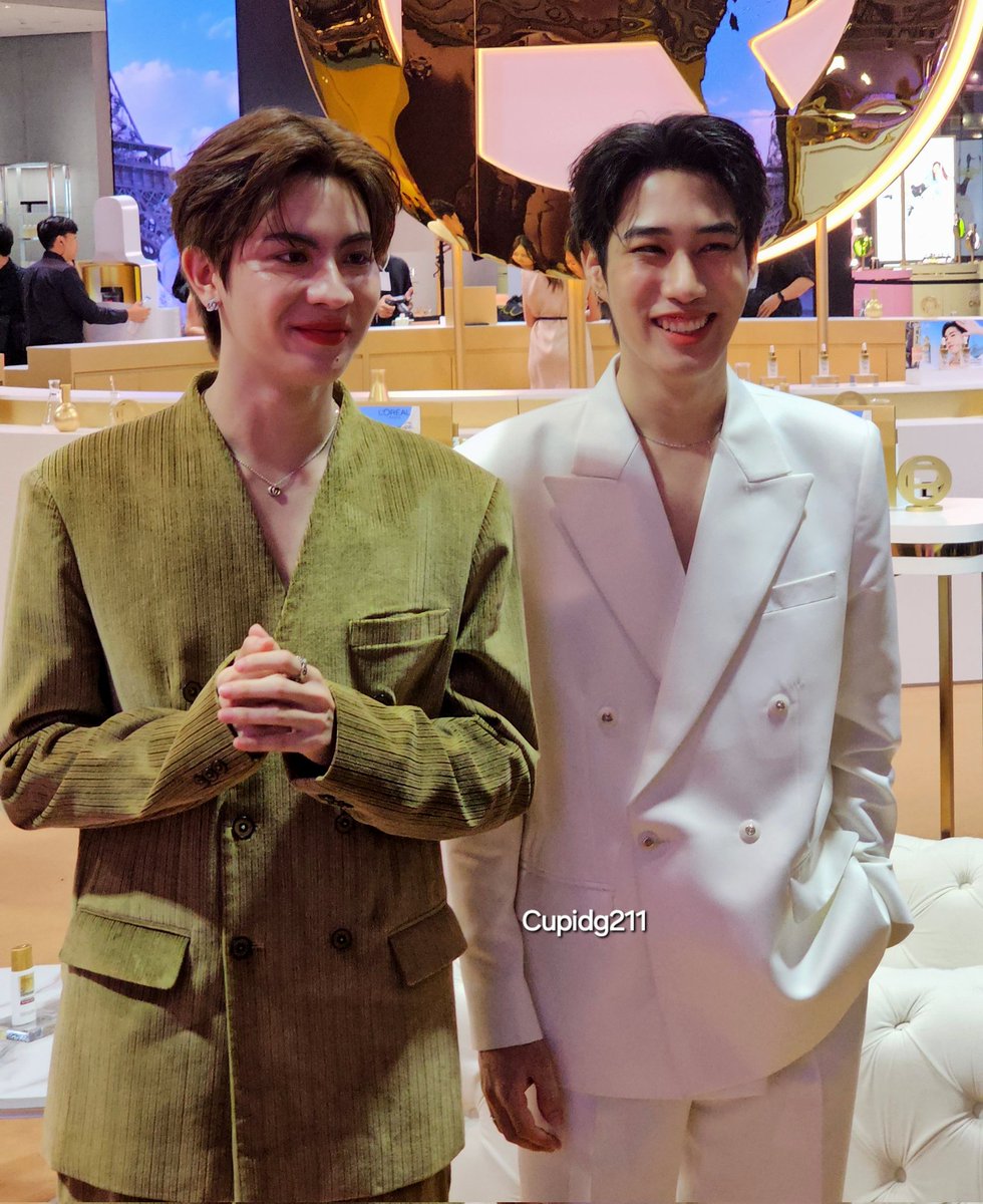 Cupidg21's tweet photo. 9เดือนแล้วที่เป็นพาร์ทเนอร์ของกันและกัน ทุกๆวันของติดฝนมีแต่ความสุข เฝ้ามองการเติบโตของทั้งคู่ ได้ทำในสิ่งที่รักและสิ่งที่ชอบ ประสบความสำเร็จ ถูกค้นพบเยอะๆ อยู่เป็นที่รักให้ติดฝนได้รักแบบนี้ด้วยกันไปนานๆเลยน๊า

TLEFIRSTONE  9M WE WALK TOGETHER
#เติ้ลเฟิร์สวัน #TleFirstone https://t.co/n5jZa4847e