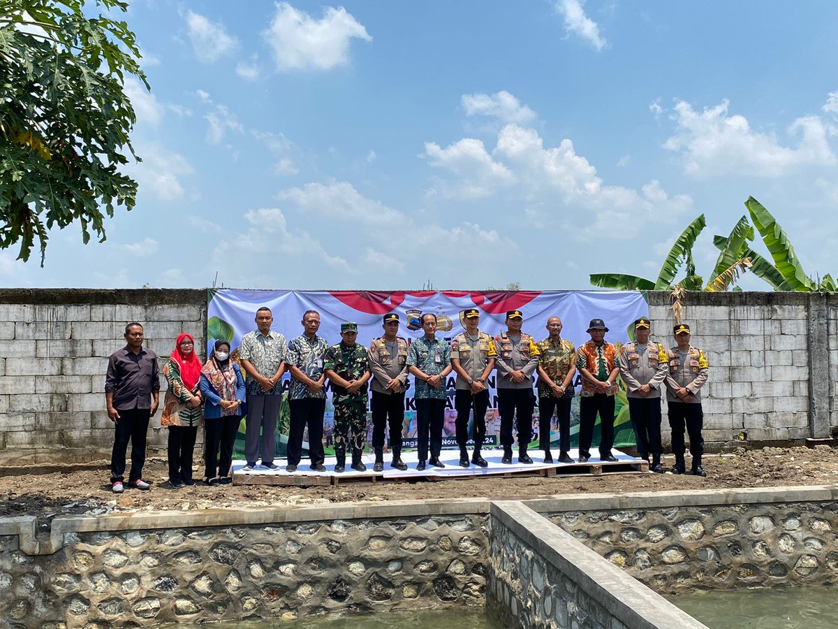 NF_Rosadi's tweet photo. Selasa, 05/11/24
Nirvani FR, Luhkan Karanganyar
Melaporkan kegiatan penebaran benih ikan lele di pemancingan darmo tirta alamat Desa Nangsri Kec. Kebakkramat sebanyak 10.000 ekor
#GiatLuhkanSatminkalTegal #LuhLapor
@pusluh_bppsdm @PKBLU_bp3tegal https://t.co/QRo04Qe9t9