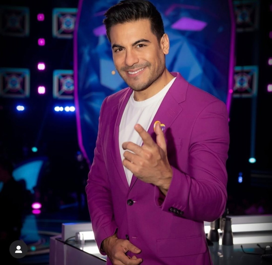 mary_chuyita's tweet photo. Nuestro #señorintuicion @_CarlosRivera y @marthahigareda lo descubrieron:
#RobotsoEs @SAMOALLSTAR en #QuienEsLaMascara 🫶🏻😍
@sonymusicmexico @WestWoodEntt @mikenoriega
@ClubSoloTu @_ClubSoloTu @ClubSoloTuTamps
💙💙💙 https://t.co/Kt5p9VzUuo