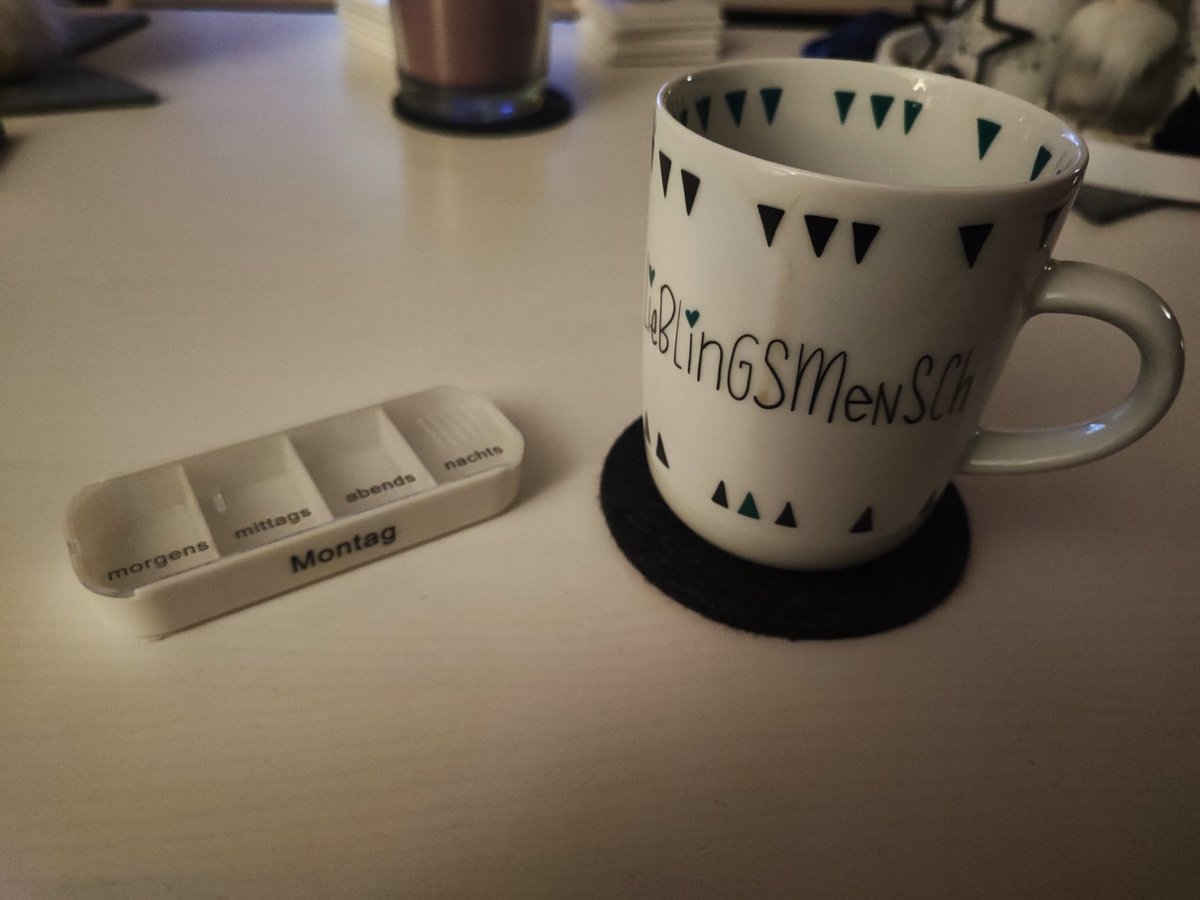flummi1970's tweet photo. Good Morning all in die kleene Smattphone☕
Kommt alle gut in die neue Woche🍀
Heute ist u.a. #Tag des mit #Schokolade überzogenen #Essens
Wie man #Dubai bloß in die Schokolade bekommen hat....🤔🤔
Passt auf euch auf und seid #achtsam https://t.co/neEAGrgTZB