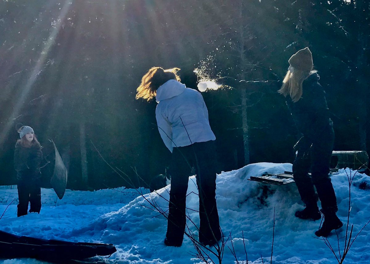 JudithRenaud's tweet photo. 'Snowball Fight' #snow #holidays #Heading #actionphoto #photooftheday #photography #photo https://t.co/veUtdTecNE