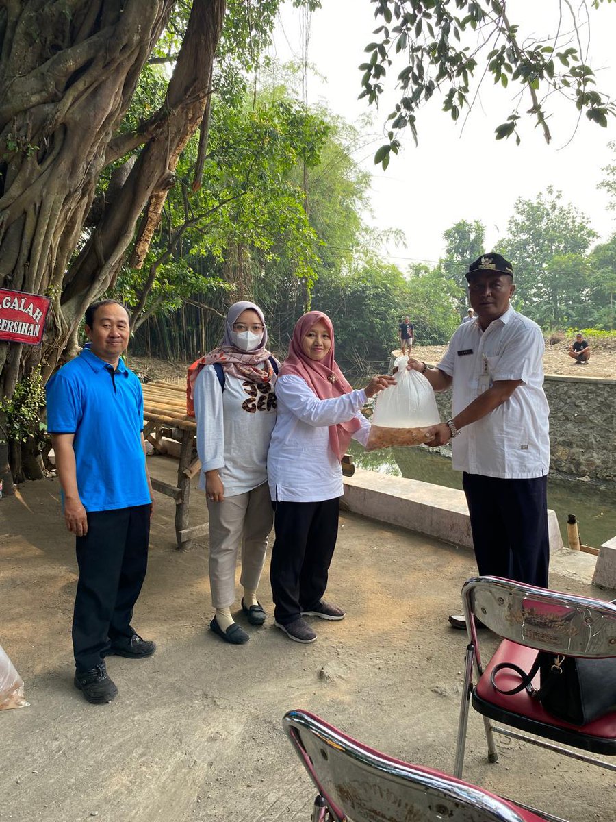 NF_Rosadi's tweet photo. Jum'at, 15/11/24
Nirvani FR, Luhkan Karanganyar
Melaporkan kegiatan penebaran benih ikan nila di aliran sungai bulu alamat Desa Dagen Kec. Jaten sebanyak 2.700 ekor #GiatLuhkanSatminkalTegal #LuhLapor
@pusluh_bppsdm
@PKBLU_bp3tegal https://t.co/KgookeUXAb