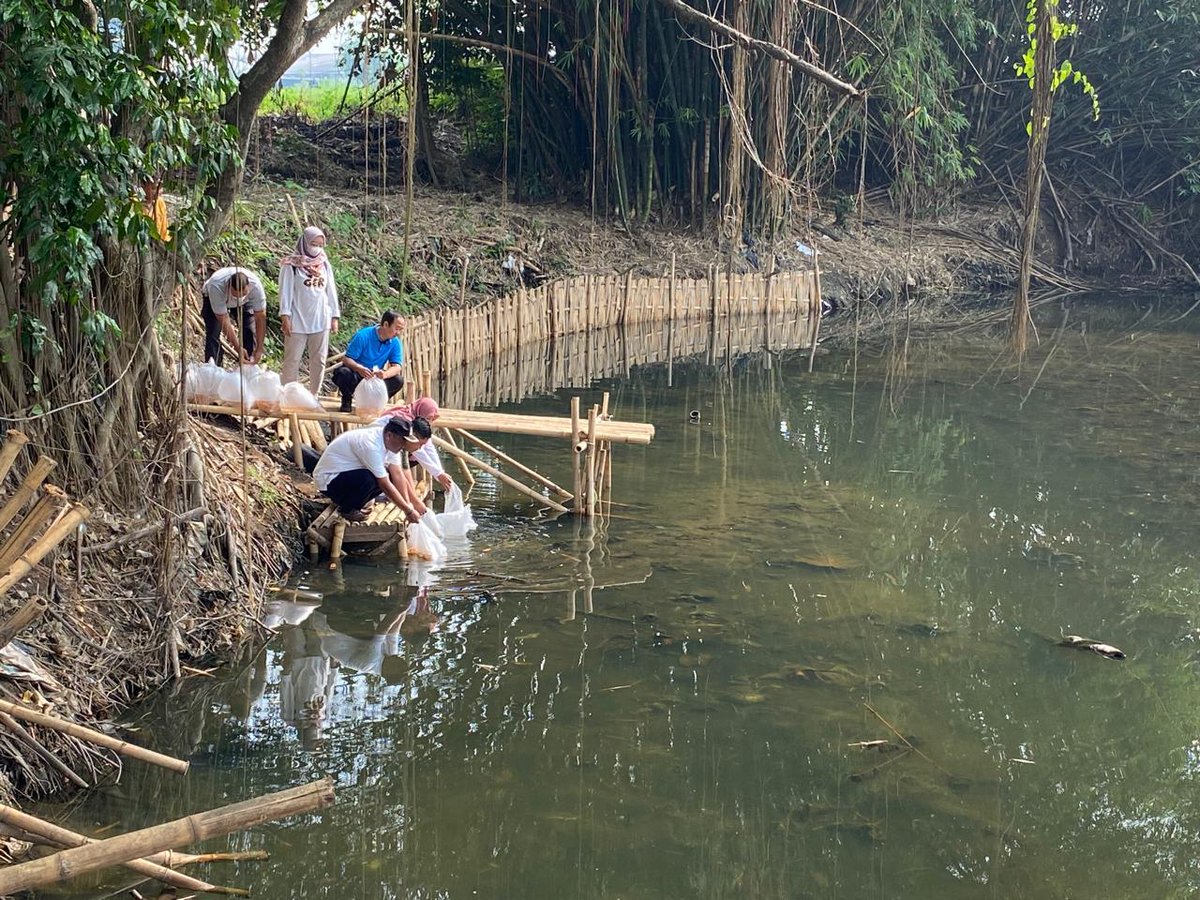 NF_Rosadi's tweet photo. Jum'at, 15/11/24
Nirvani FR, Luhkan Karanganyar
Melaporkan kegiatan penebaran benih ikan nila di aliran sungai bulu alamat Desa Dagen Kec. Jaten sebanyak 2.700 ekor #GiatLuhkanSatminkalTegal #LuhLapor
@pusluh_bppsdm
@PKBLU_bp3tegal https://t.co/KgookeUXAb