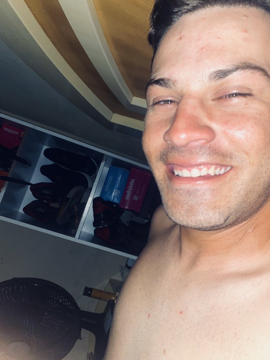 Brendxx0_'s tweet photo. Olhos vermelhos é a cor do amor❤️ https://t.co/LghcCktzfq
