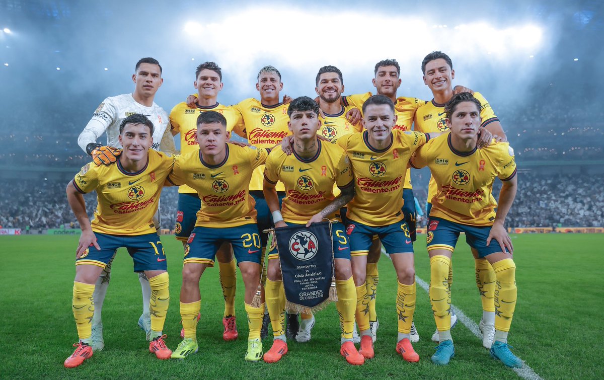 Pónganse de pie ante el PRIMER TRICAMPEÓN DE MÉXICO en la era de los torneos cortos. De hecho el último tricampeón también era AMÉRICA !