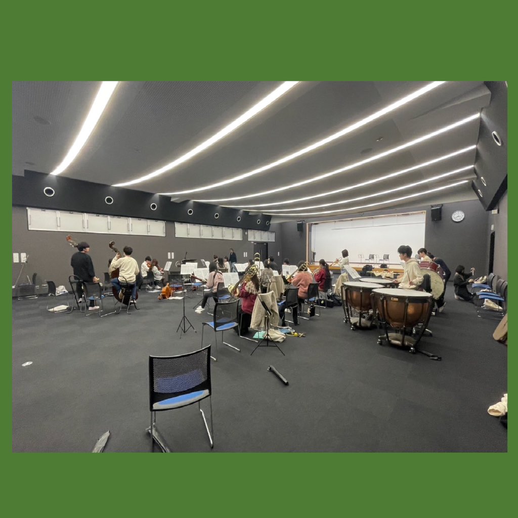 Pino_Orchestra's tweet photo. 【指揮者トレーニング】
こんにちは☀️PinoOrchestraです🌲

先週の土日に、本番で指揮を振っていただく寺岡清高先生をお呼びして、第1回目の指揮者トレーニングを行いました。

残り3ヶ月間で仕上がるように頑張っていきます🔥

#Pino #PinoOrchestra #学生オケ #卒オケ
#オーケストラ #福岡 https://t.co/WYBQLjYj1P