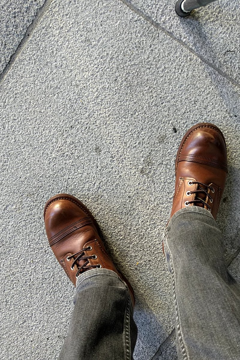 yatarou3467's tweet photo. さすがに0度台の朝は寒く、革もまだ冷たく硬いです。
#redwing #RW8111 https://t.co/MhwPt2SBBG