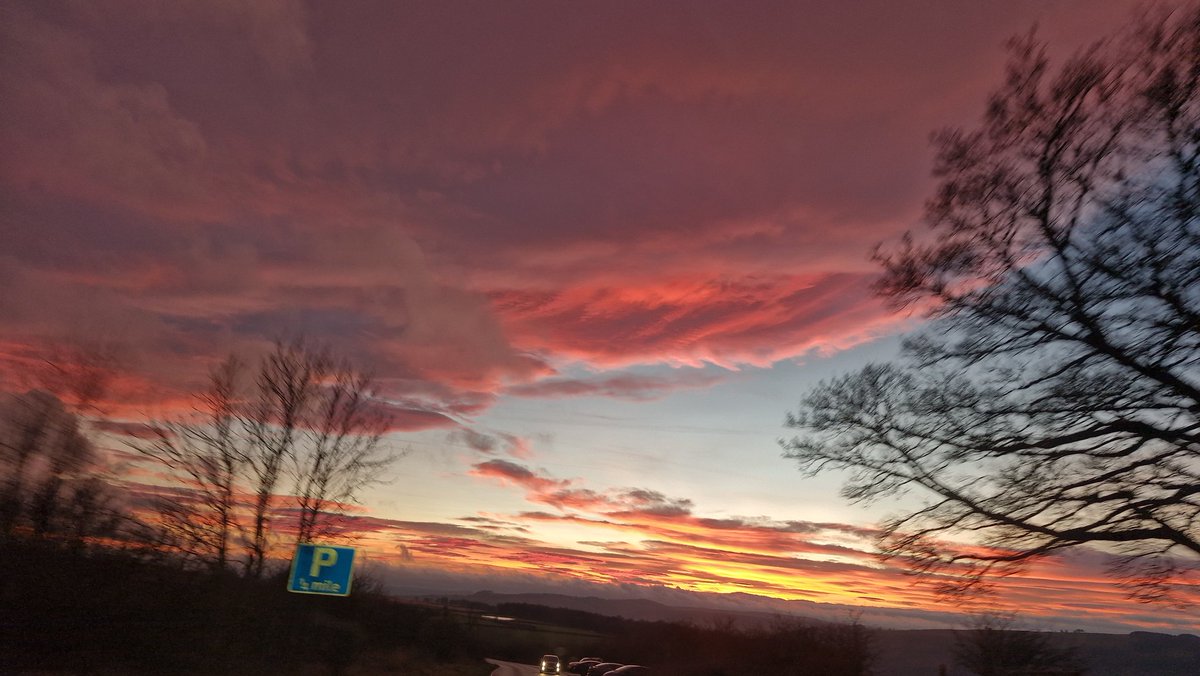 Jennirh88's tweet photo. @Dannz_93 Took this on my way over to Manchester this evening https://t.co/fIixR35dCg