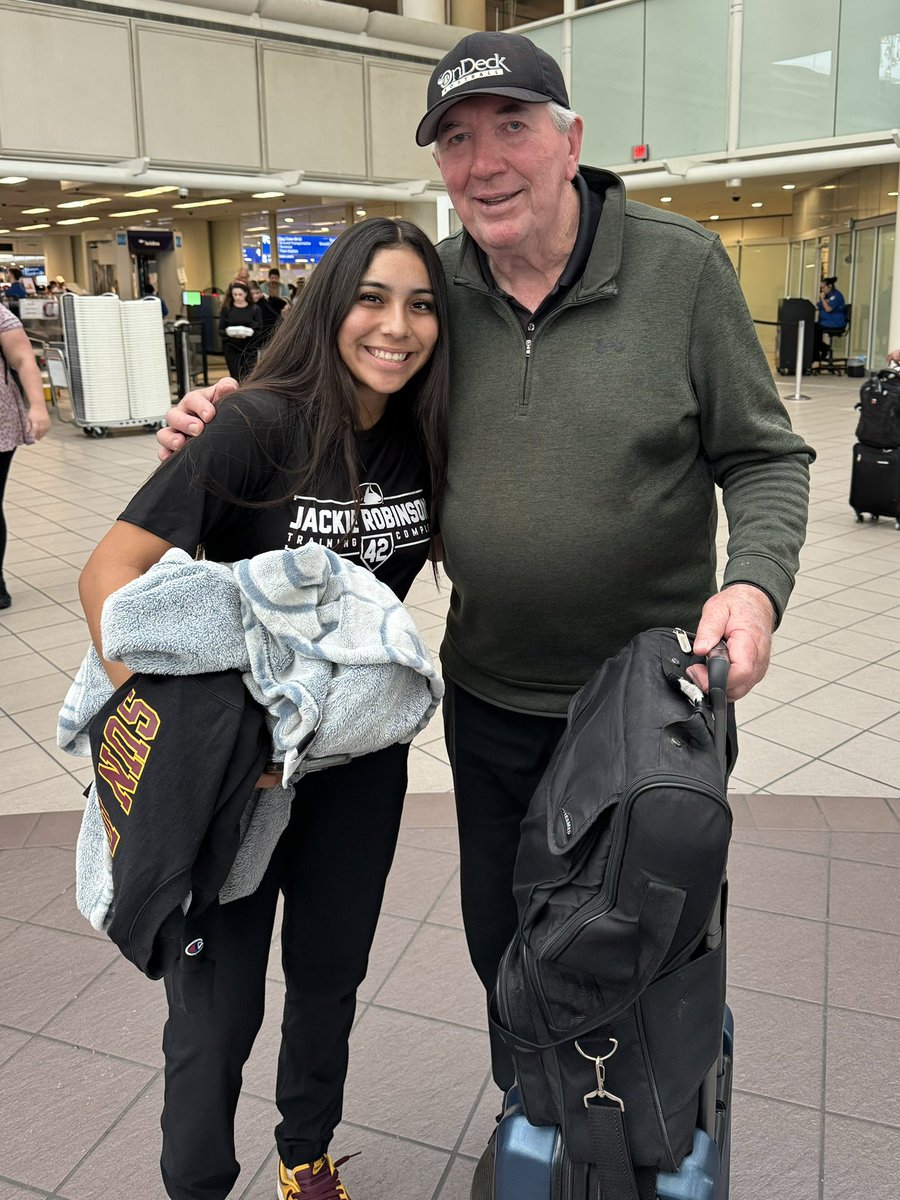 Sofia_Hdz2026's tweet photo. I am deeply grateful to Mr. Allister for nominating me to compete in the HPP Mesquite, TX which ultimately led to my selection for the Jr. National Team.
This photo was taken today at the Orlando airport.
Thank you!
@ondecksoftball
#OnDeck
#ODMtesting https://t.co/DpIdnUoZJI