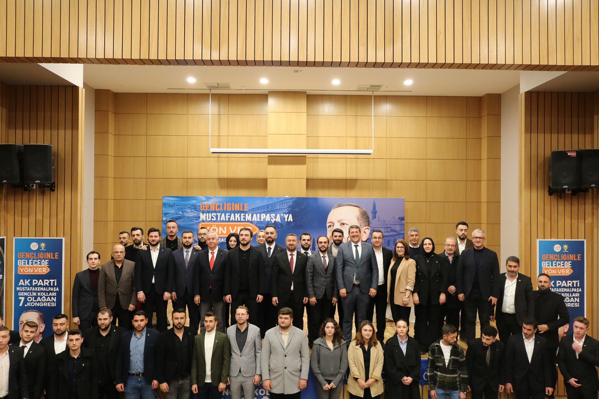 📍Bursa - Mustafakemalpaşa

Bursa Mustafakemalpaşa ilçemizin 7. Olağan Gençlik Kolları kongremizi büyük bir coşku ile gerçekleştirdik. Göreve yeni seçilen Furkan Sali başkanımız ve yônetime hayırlı olsun diyor, görevi devreden Semih Türkcan başkanımız ve yönetimine hizmetlerinden