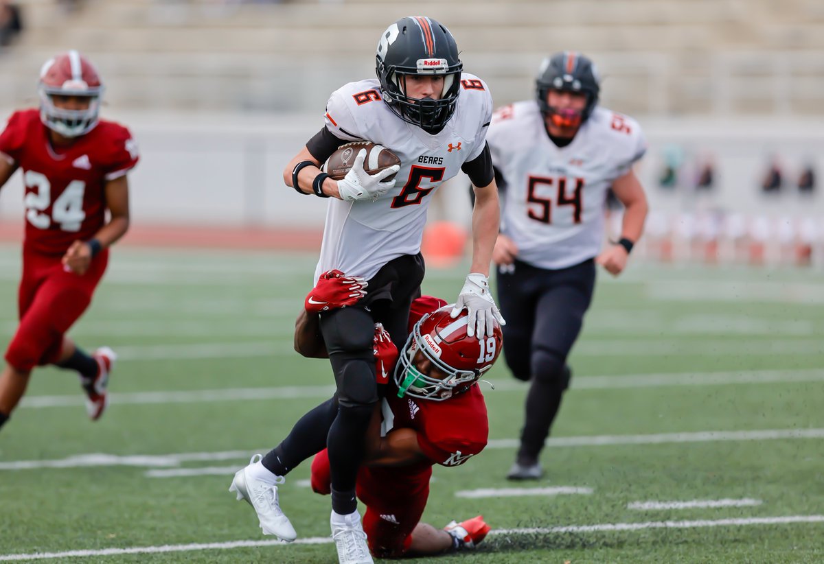 Edgar_Serrano8's tweet photo. Summerville vs Monte Vista - Div 6A - Championship Game!!!

@CIFState @latsondheimer @SteveFryer @MonarchSports1 @MVHSMonarchs @SummBears @cifsjs 

For Pictures, please click on the link below:
https://t.co/noo4gzPVlR https://t.co/BwRGHQis69