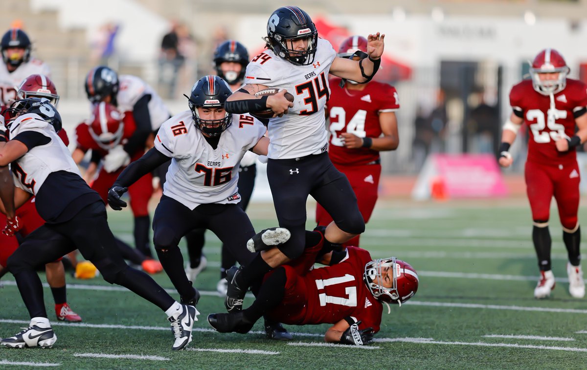 Edgar_Serrano8's tweet photo. Summerville vs Monte Vista - Div 6A - Championship Game!!!

@CIFState @latsondheimer @SteveFryer @MonarchSports1 @MVHSMonarchs @SummBears @cifsjs 

For Pictures, please click on the link below:
https://t.co/noo4gzPVlR https://t.co/BwRGHQis69