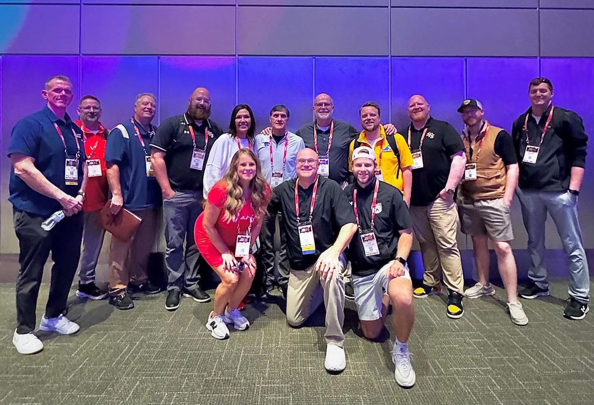 WPSBulldogsAD's tweet photo. These are my people!

Besides the fact that I get to become a better AD, the fact I get to see these folks makes coming to the NADC every year worth it. 

Love them a ton! https://t.co/Ko3QsHJBSO
