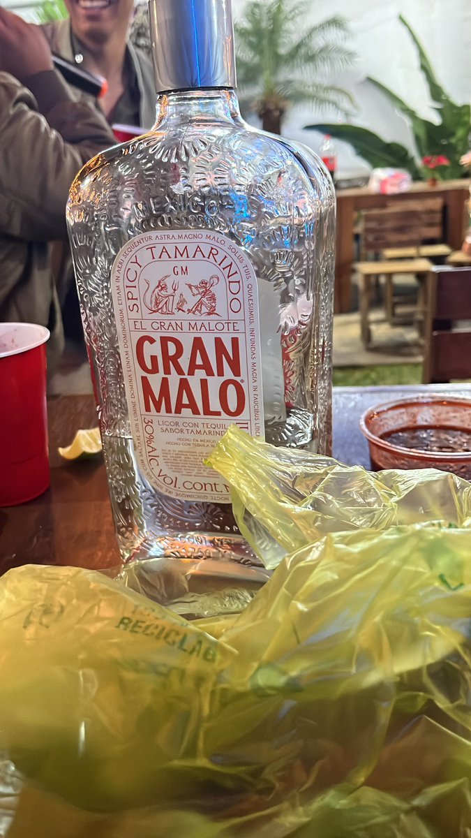 MARIONI14's tweet photo. Que buen licor @LuisitoComunica  no da cruda 🤤😌😋 https://t.co/0bUXs8stnV