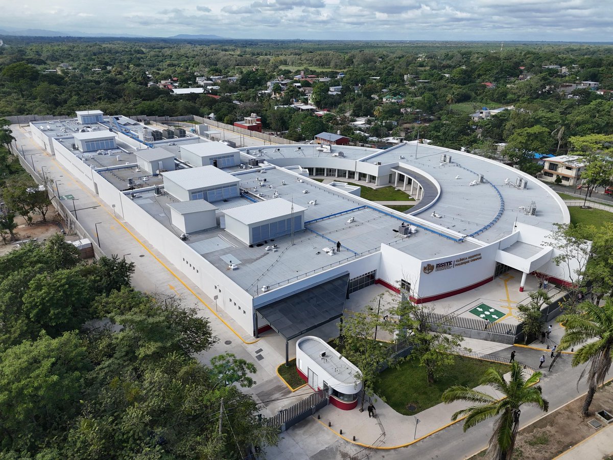 LOVREGA's tweet photo. Palenque, Chiapas. Éste es el hospital que se mandó construir López Obrador en caso de una urgencia médica que no le permita viajar a la CDMX.

Un abuso de poder. Otro más de los que acostumbra ese viejo hijo de la chingada.

Y a ustedes, chairos ¿Cómo los tratan en el IMSS? https://t.co/LW6oby3zz2