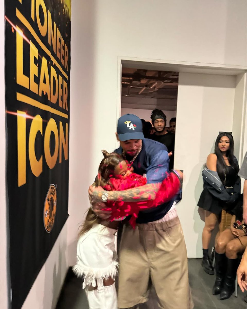 ClockNBreezyTV's tweet image. Chris Brown &amp;amp; Naledi finally meet🥹🇿🇦