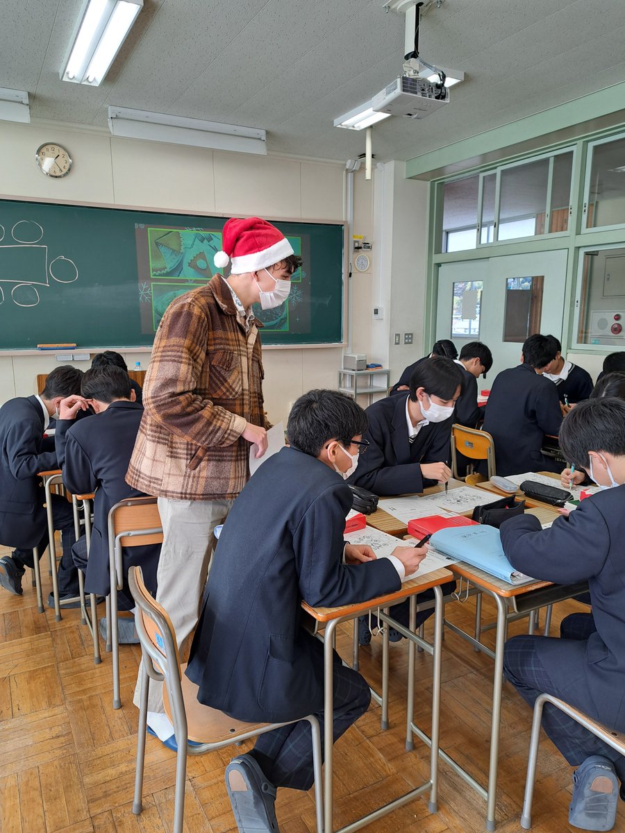 shimada_th's tweet photo. 3年選択英語の今日のレッスンは、ALTの先生とのクリスマスハッピーレッスンでした!パズルやゲームをやりました。メリークリスマス!
#島田工業高校 #メリークリスマス #英語の授業 #Happylesson https://t.co/wf5aQnej9p