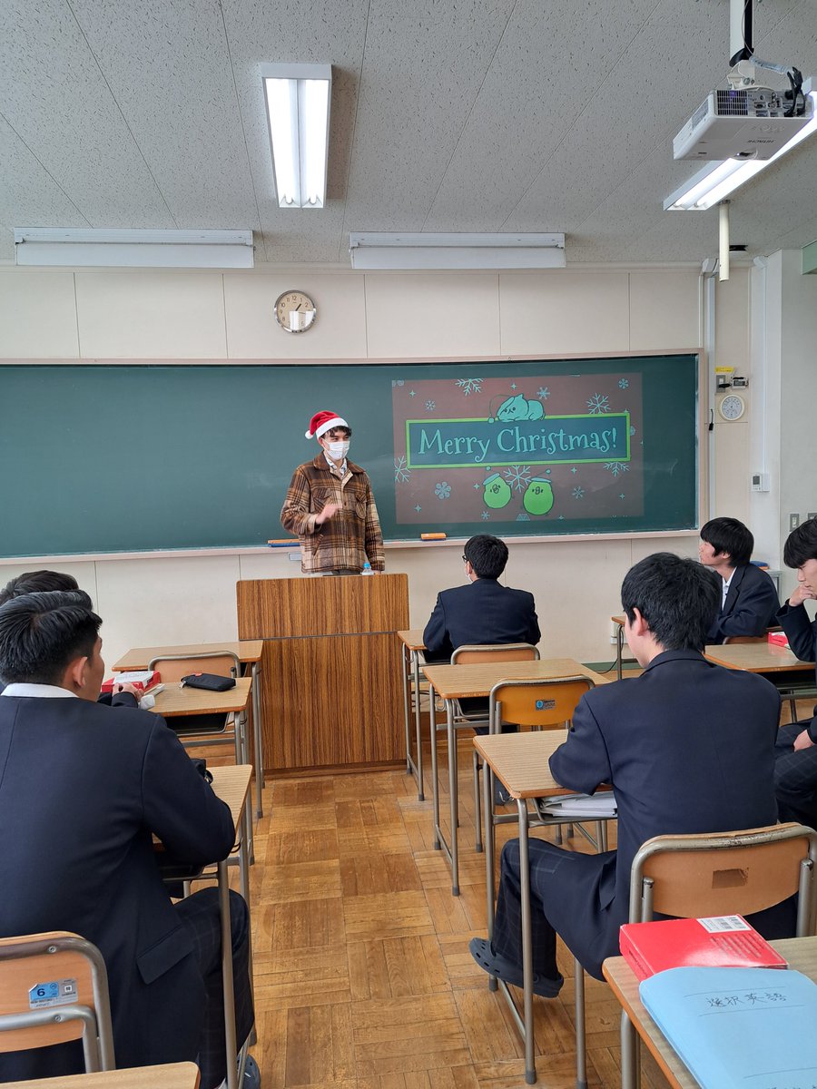 shimada_th's tweet photo. 3年選択英語の今日のレッスンは、ALTの先生とのクリスマスハッピーレッスンでした!パズルやゲームをやりました。メリークリスマス!
#島田工業高校 #メリークリスマス #英語の授業 #Happylesson https://t.co/wf5aQnej9p