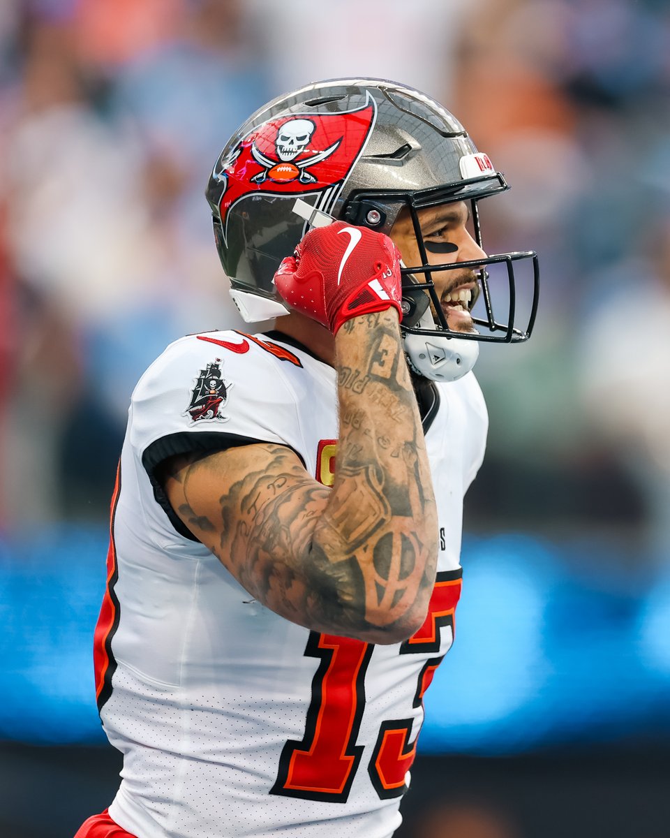 Buccaneers's tweet photo. When @MikeEvans13_ is happy, the Krewe is happy!

#ProBowlVote #WPMOYChallenge https://t.co/QwquFjWKp0