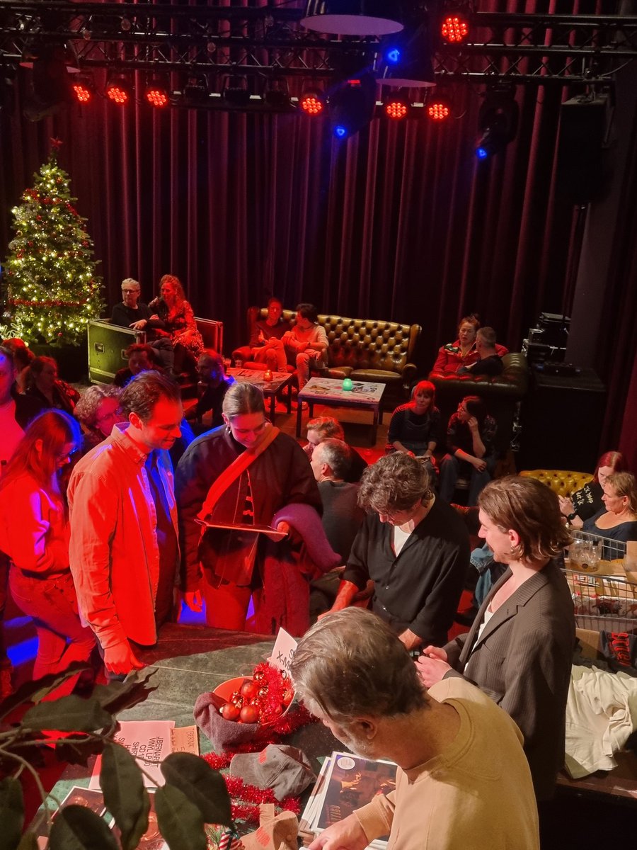 HanHdeGroot's tweet photo. Vanavond met het hele gezin naar @j_bernardt in @doornroosjenl. Heerlijk concert en twee gesigneerde albums. https://t.co/0VgF32uU7E