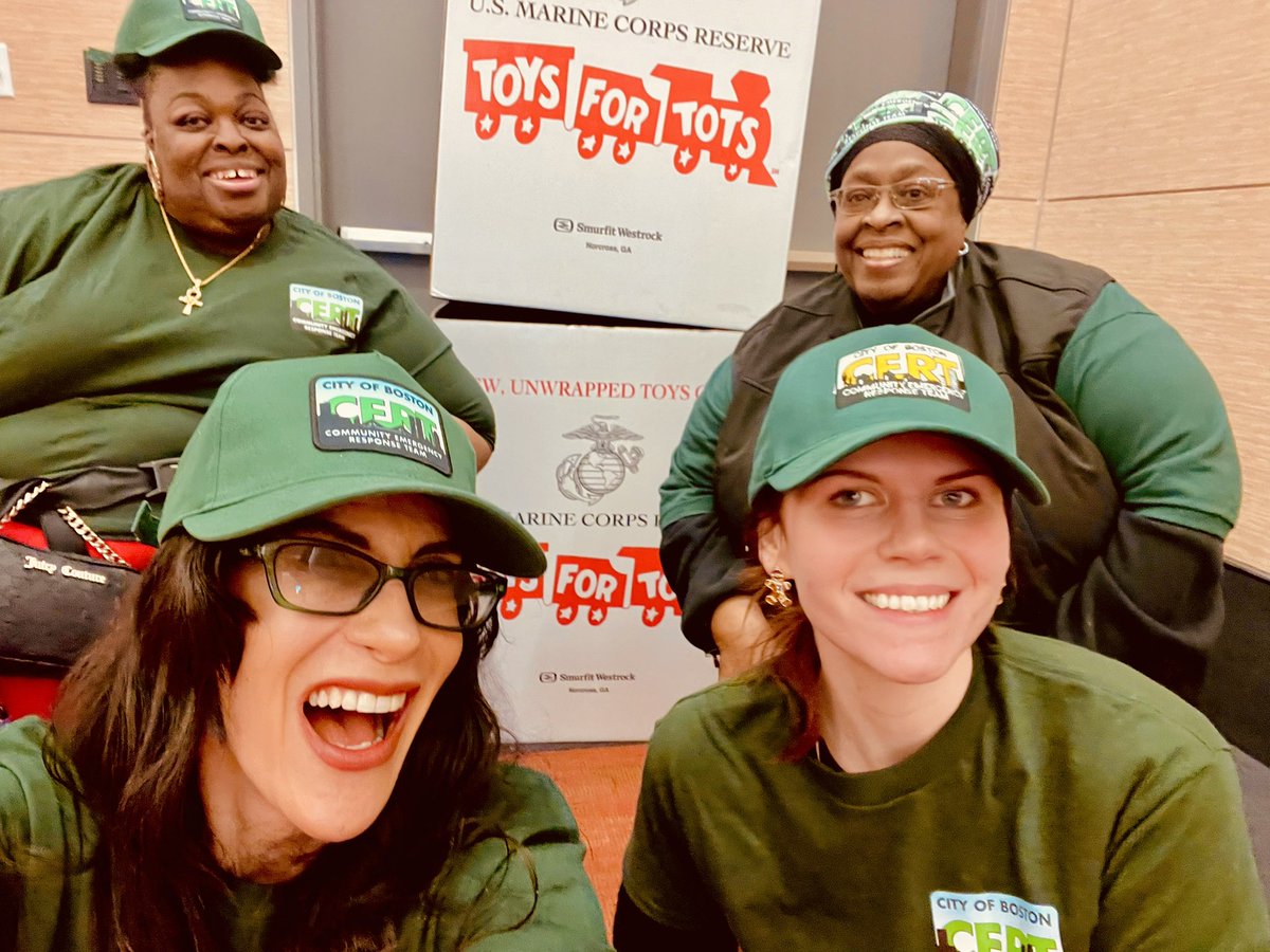 lynnjulian007's tweet image. Easy way to give back
every holiday season
@ToysForTots_USA 🤗
I volunteer with #BostonCERT
#ToysForTots

#CommunityEmergencyResponseTeam
This family prepares for emergency!🙏🏼
#emergencypreparedness #EmergencyPrep

PRICELESS FREE training saves lives! 😉
#CPR #FirstResponder