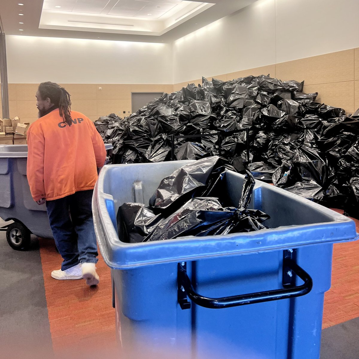 lynnjulian007's tweet image. Easy way to give back
every holiday season
@ToysForTots_USA 🤗
I volunteer with #BostonCERT
#ToysForTots

#CommunityEmergencyResponseTeam
This family prepares for emergency!🙏🏼
#emergencypreparedness #EmergencyPrep

PRICELESS FREE training saves lives! 😉
#CPR #FirstResponder