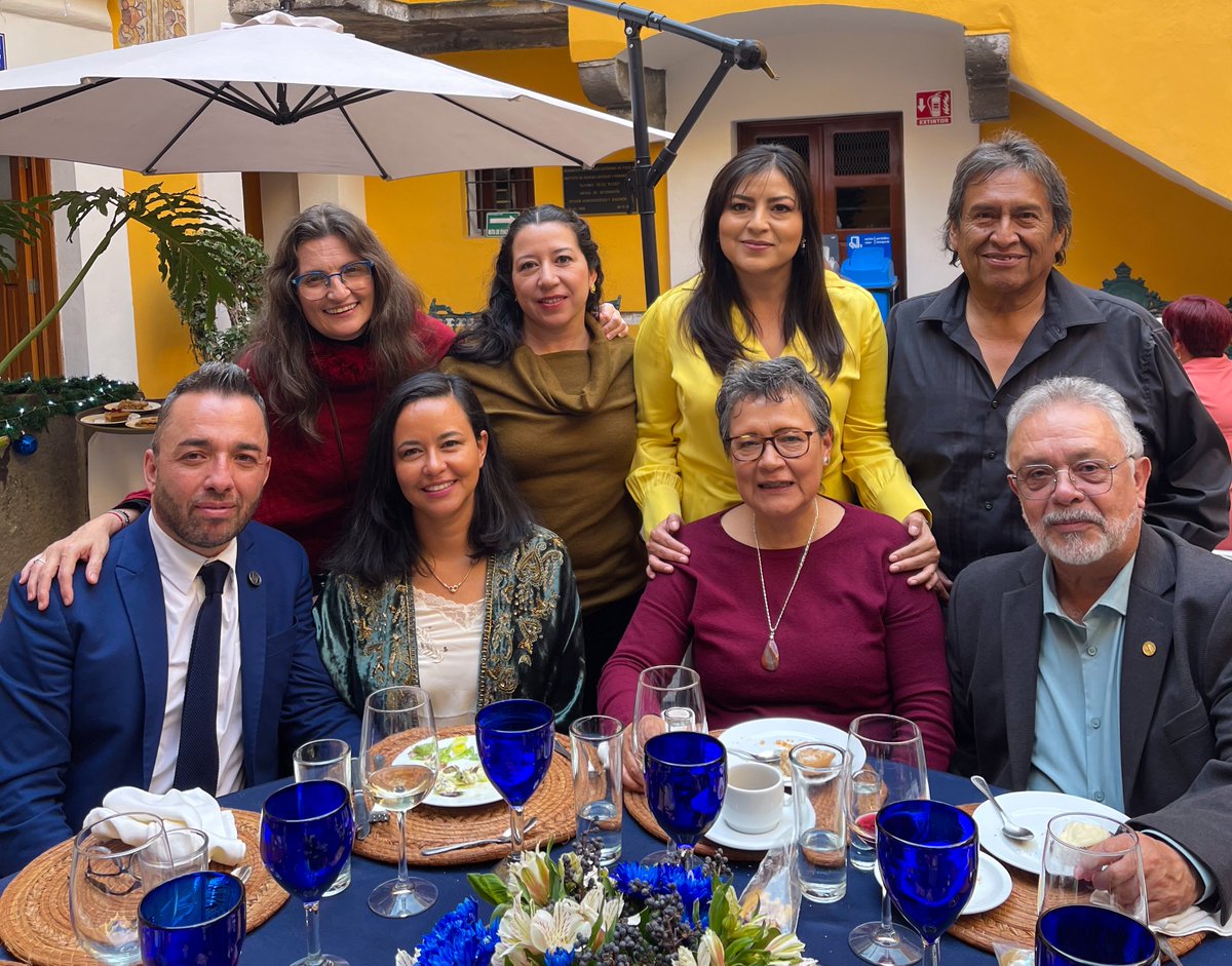 RiveraVivanco_'s tweet photo. ¡Qué belleza de edificio es la Vieja Aduana del #ICSYH de la @BUAPoficial, mi escuela! Cerramos un año lleno de aprendizajes y desafíos, con la mirada puesta en los retos de la investigación social que nos esperan en 2025.

Gracias al director, @giuseloby, por su liderazgo, y a mis profesoras, profesores, compañeras, compañeros del doctorado y todo el personal que hace posible esta experiencia académica única. ¡Es un privilegio formar parte de esta comunidad que inspira y transforma! ✨