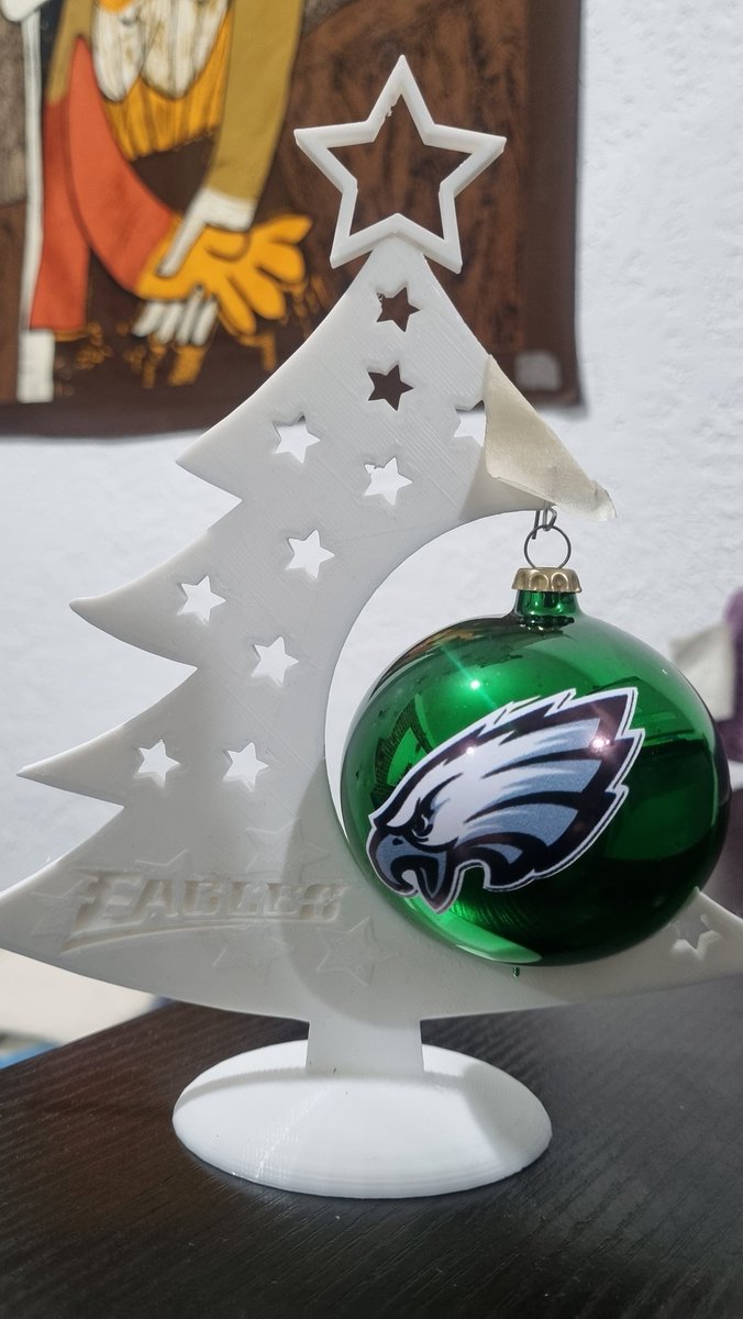 Christian__VC's tweet photo. . #NFLEnTelevisa  🦅🎄 https://t.co/2oINFSNpqc