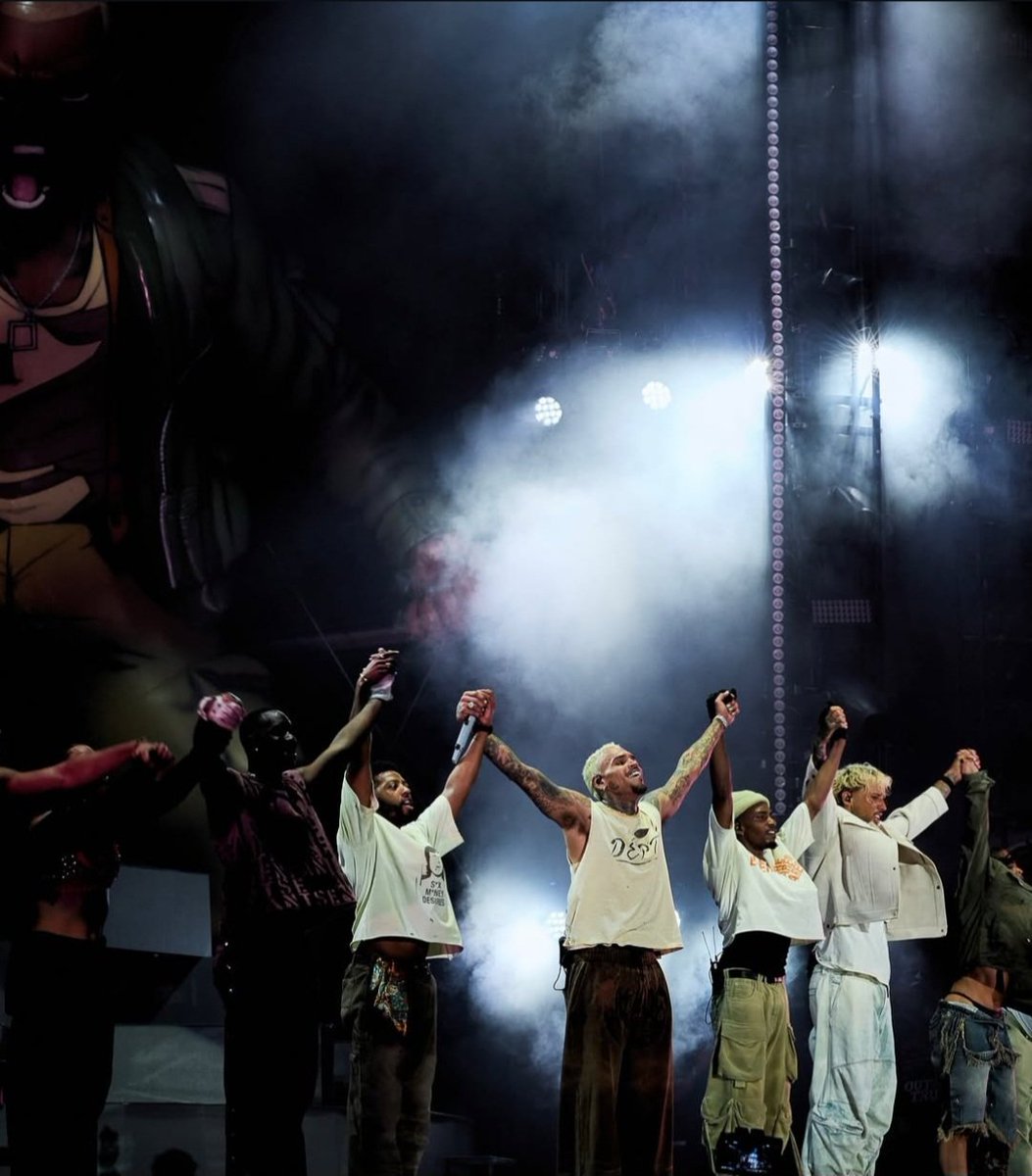 BKool_Media's tweet photo. Breezy Weekend 🔥🐐🇿🇦
Two days of an incredible showcase of talent by @chrisbrown in South Africa.
(images courtesy of @BigConcerts)
#ChrisBrownLiveInJohannesburg #BreezyInSA #BreezyBowl #BigConcerts #BKoolMedia https://t.co/X99bvH65mV