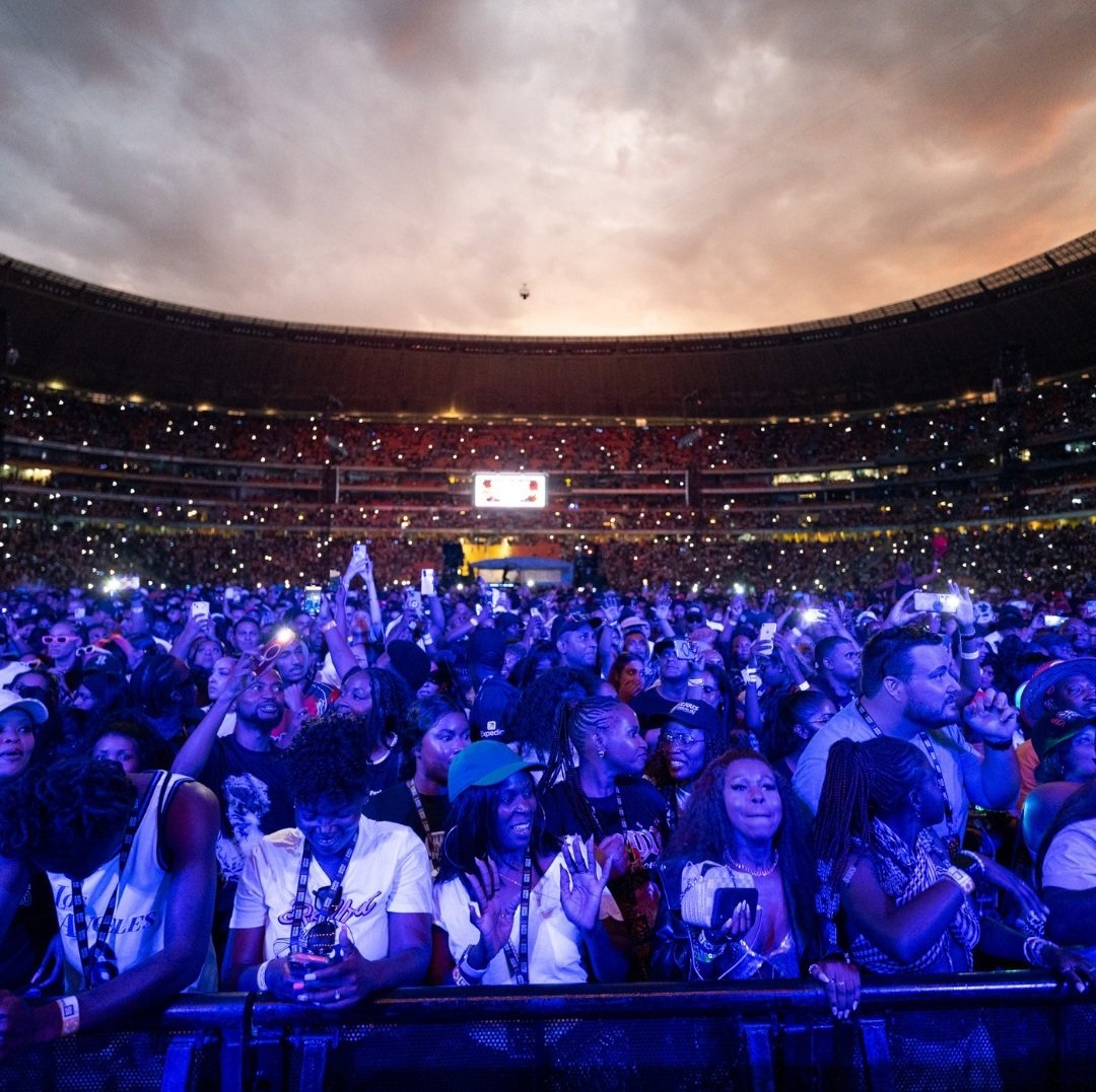 BKool_Media's tweet photo. Breezy Weekend 🔥🐐🇿🇦
Two days of an incredible showcase of talent by @chrisbrown in South Africa.
(images courtesy of @BigConcerts)
#ChrisBrownLiveInJohannesburg #BreezyInSA #BreezyBowl #BigConcerts #BKoolMedia https://t.co/X99bvH65mV