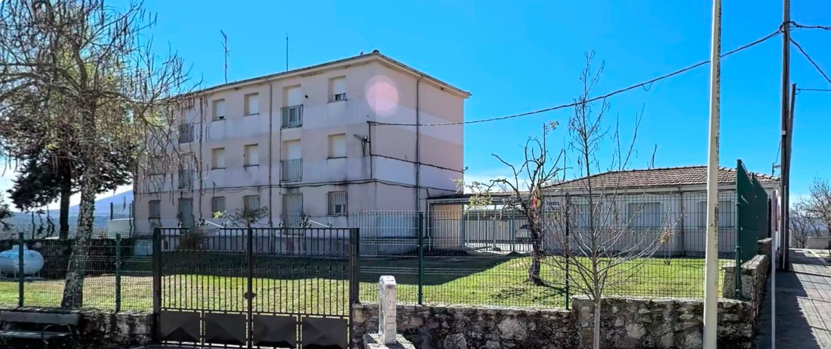 casa_cuartel's tweet photo. #cadadíauncuartel (1080)
Hoy vamos a conocer la #casacuartel de #ElPayo (Salamanca):
📐 Felipe García-Escudero Torroba
💶 @guardiacivil
🗓 1975
📍 40,28132° N, 6,72856° O
🏘 6
1/4 https://t.co/Eu4qCLAIay