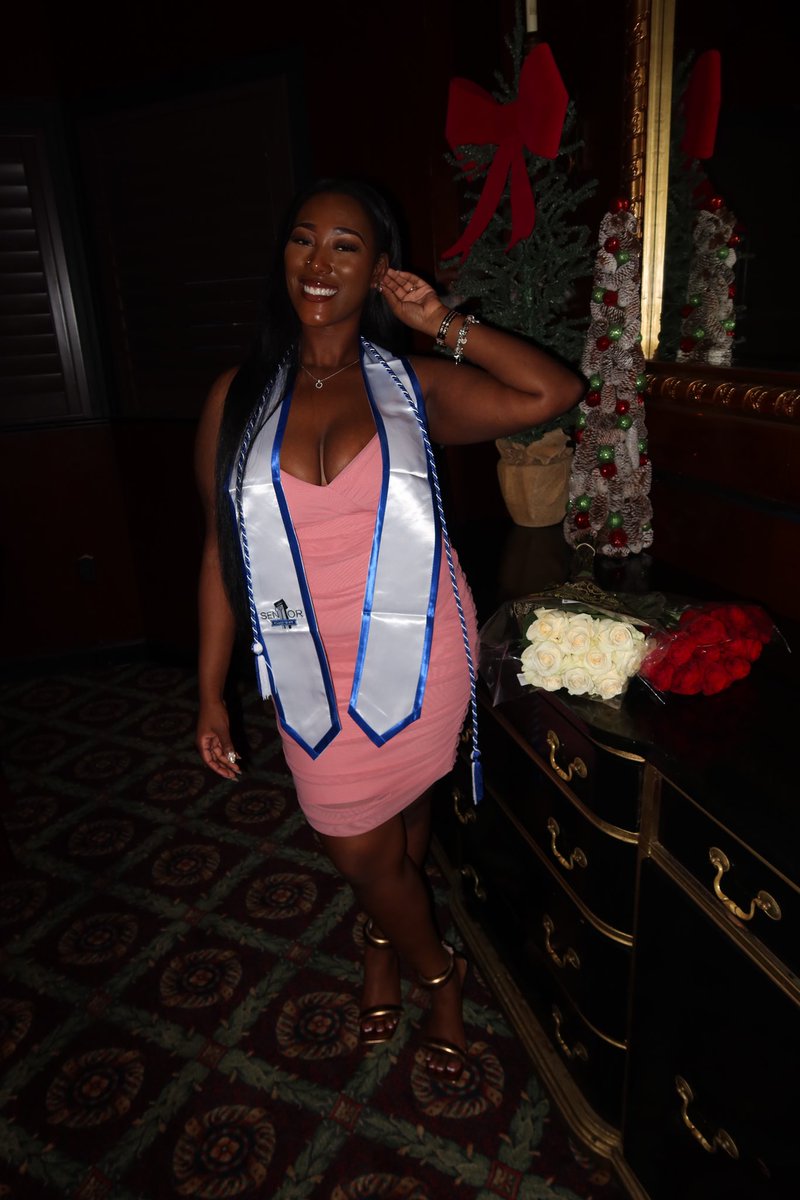 amourriley_'s tweet photo. Nursing school? Like it’s hard? 💙🎓
#memphisgrad
#BIGRN https://t.co/1yH2AxAkFb