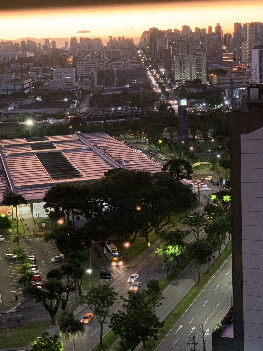 ozengabriel's tweet photo. Por do Sol no centro de Curitiba.
Sem filtro. https://t.co/Tum3z1bxe2