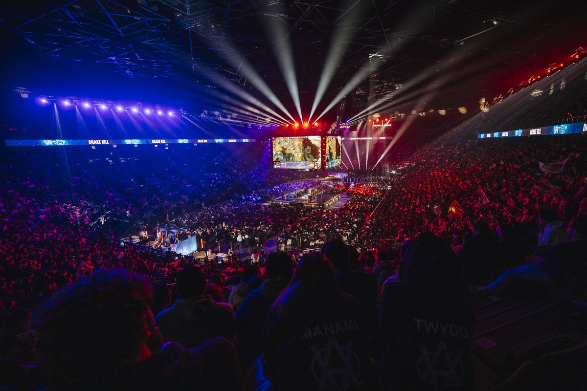 redbullgaming's tweet photo. THANK YOU VERY MUCH, EVERYONE, FOR AN AMAZING RED BULL LEAGUE OF ITS OWN ❤️

THANK YOU, PARIS, AND THANK YOU, LEAGUE OF LEGENDS! https://t.co/yBxrteQZ9n