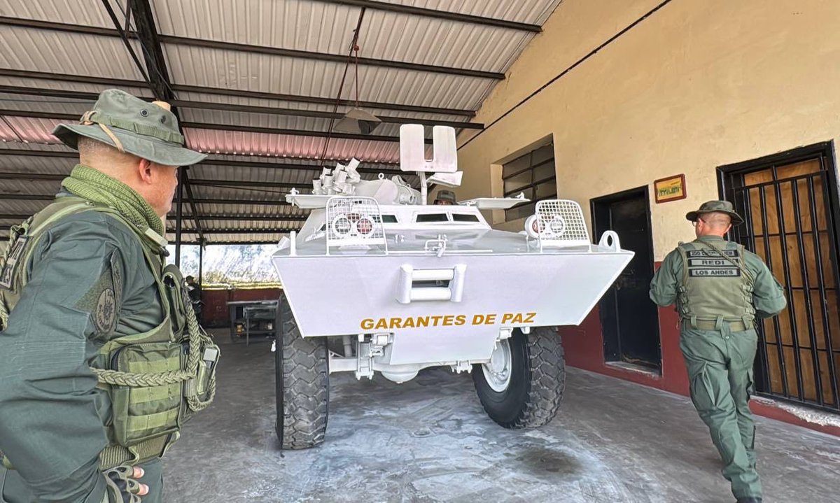 dhernandezlarez's tweet photo. ¡En lo que se refiere a la defensa de nuestra patria, nada nos detendrá, porque para nosotros la patria es primero!

#IntegrarEsVencer https://t.co/e2Aet8j3fn