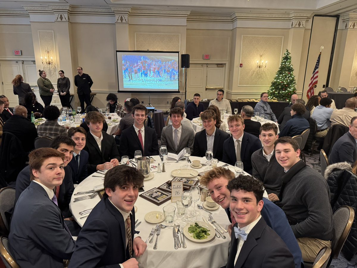 vitron5's tweet photo. 13 @MamkFootball players were honored today as All-Section and All-Conference.  Congratulations to our student-athletes on their accomplishments.  💪👏🐅🏈#ProtectTheM #Hardware https://t.co/UJFXmLL7UK