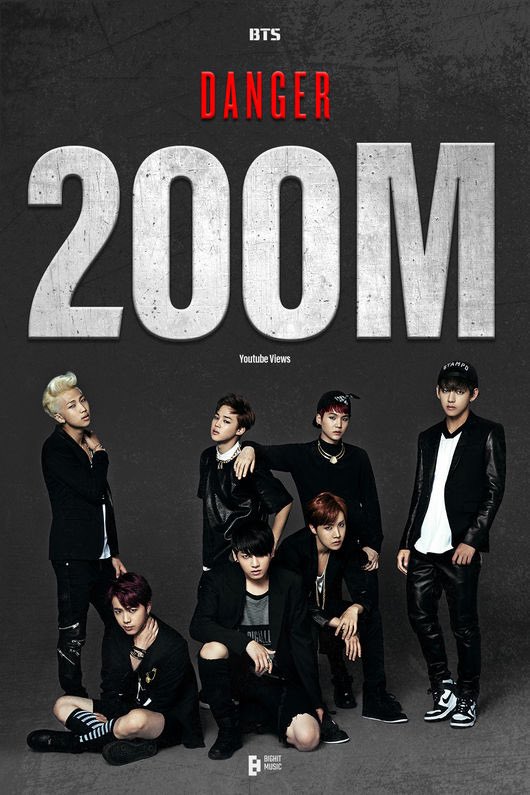 triddle2nd's tweet photo. #Danger200M 달성을 축하해.
나의, 우리의 보고픈 사람들아. 🎊🎉💐💜🥳
 #BTS @BTS_twt https://t.co/hsO9qJlPEN