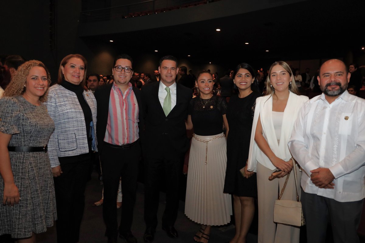 ColimaCDH's tweet photo. Con el propósito de fortalecer el trabajo coordinado con las y los diputados del Congreso del Estado, el presidente de la CDHEC, Lic. Manuel Vega Zúñiga, llevará a cabo reuniones periódicas con las y los representantes populares. 
#CDHEC💚💛 https://t.co/DiNQUroZIt