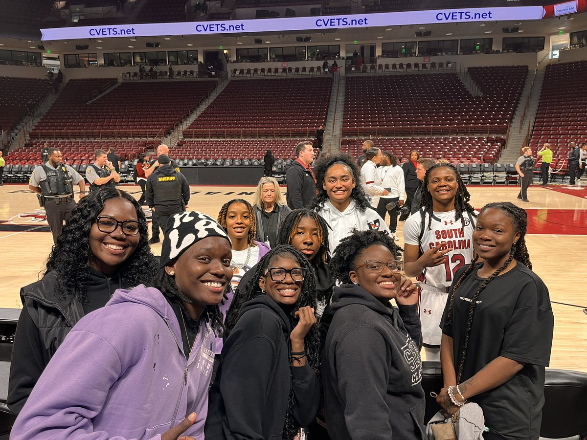 Newberrywomenbb's tweet photo. ❤️ 40 min drive to see USC Gamecocks play today 🖤#studythegame🏀 #womensbasketball #teambonding #Family #A.T.L https://t.co/zuyHSusF2P