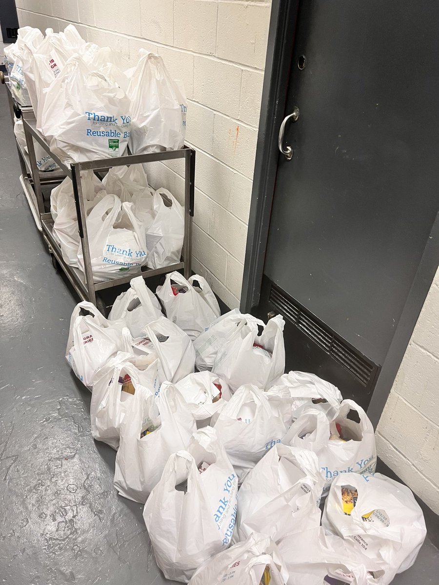 PS 145 and Romemu came together for a successful Sunday afternoon food pantry🥫, serving our community with love and care🤍. Thank you to everyone who made it happen! Next pantry dates are January 12 &amp; 26—see you there! #communitycare #romemu #ps145 #foodpantry #givingback