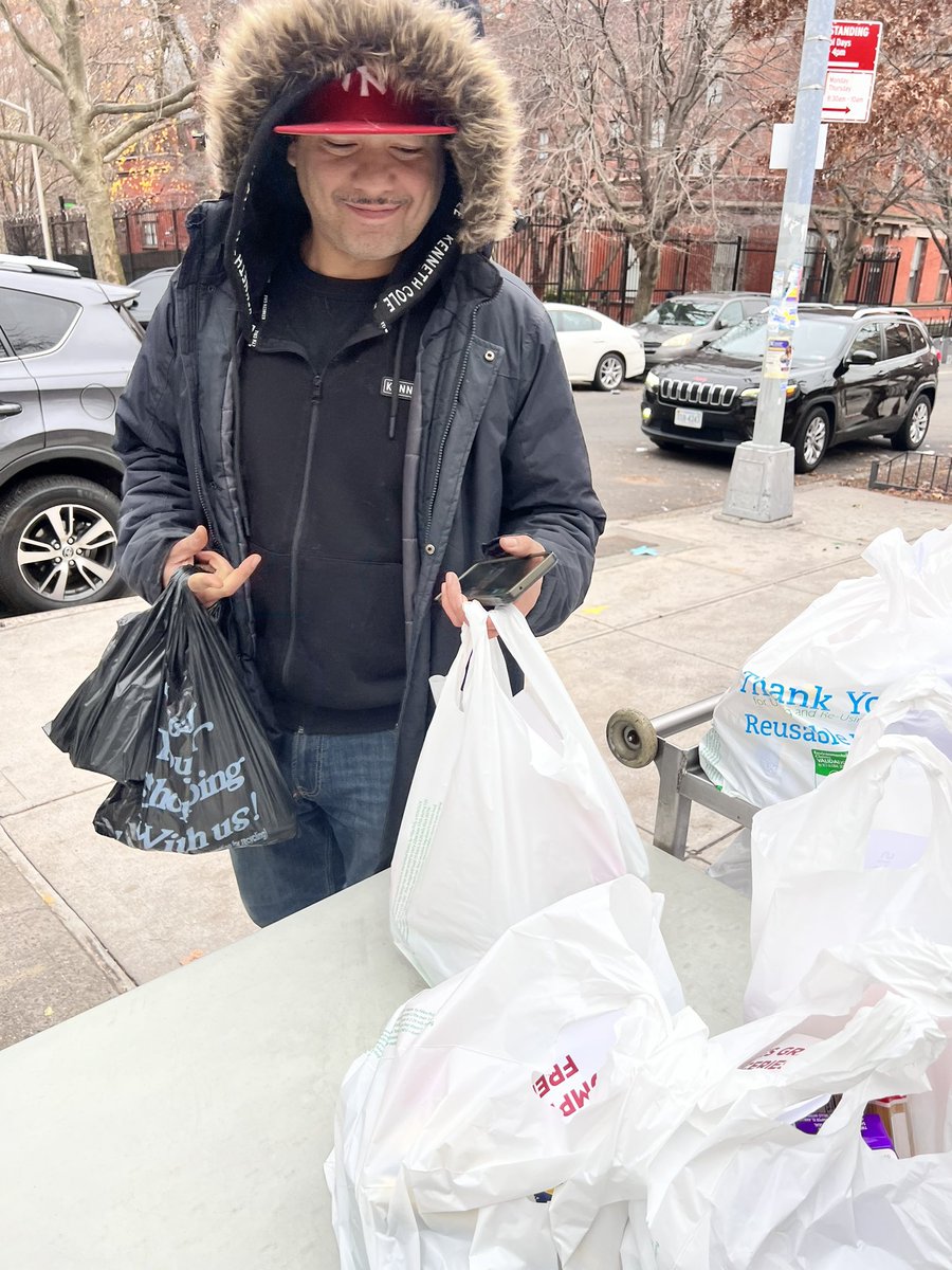 PS145M's tweet photo. PS 145 and Romemu came together for a successful Sunday afternoon food pantry🥫, serving our community with love and care🤍. Thank you to everyone who made it happen! Next pantry dates are January 12 & 26—see you there! #communitycare #romemu #ps145 #foodpantry #givingback https://t.co/OcH0L1iEN1