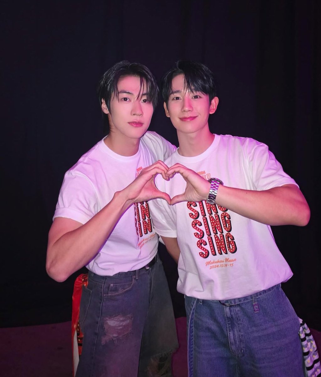 dolgolaeui's tweet photo. Lee Seung Hyub #leeseunghyub #seunghyub #이승협 #shootingstars #mustyougo #nflying #lovelyrunner #bigpicturehouse #bestchickendrama Please also follow Seung Hyub’s official Instagram account - sssn9_zzzn9 https://t.co/zAf9LjYpkf