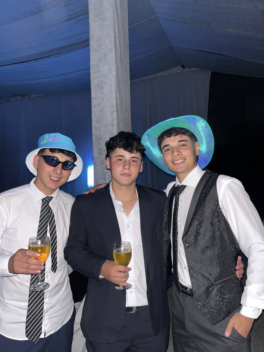 muy feliz y orgulloso de ustedes hermanos ❤️