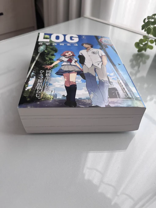 これは昨日イベントで頒布した588ページ同人誌の現物です 軽い軽い 