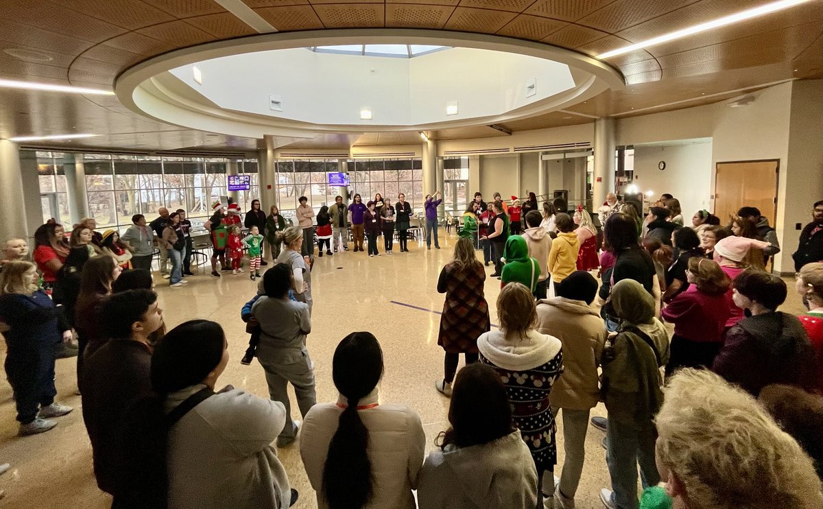 clynenamuo's tweet image. Tiana, Kainoa, and I volunteered running games at FosterPalooza ⁦@JolietJrCollege⁩, an incredible event for foster youth and families! Thank you Trustee Nancy Garcia-Guillen (and Francisco!) and Trustee Ryan Queeney for volunteering as well #community #fostering