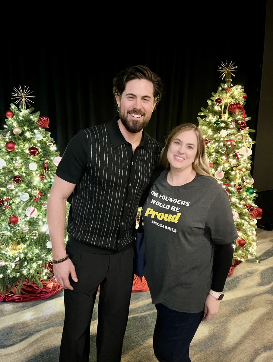 A big thank you to Chris for being so kind to all the fans this weekend! He had us all ROLLING with laughter from his impressions of fellow cast members!!

The Founders are proud of him too! 😂

#hearties #wcth #whencallstheheart #hallmarkchannel